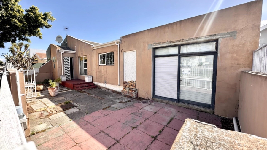 4 Bedroom Property for Sale in Sybrand Park Western Cape